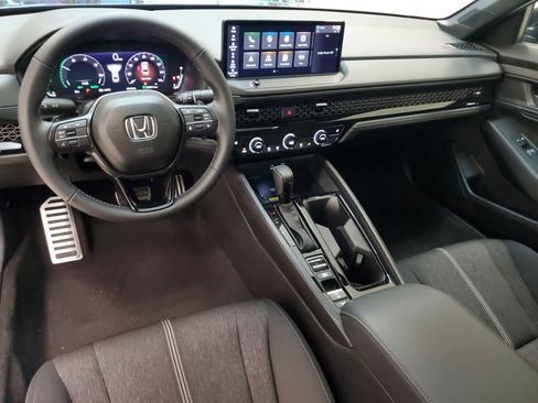 Used 2025 Honda Accord Sport image 19
