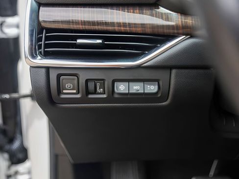Certified 2023 Cadillac XT4 Sport FWD image 15