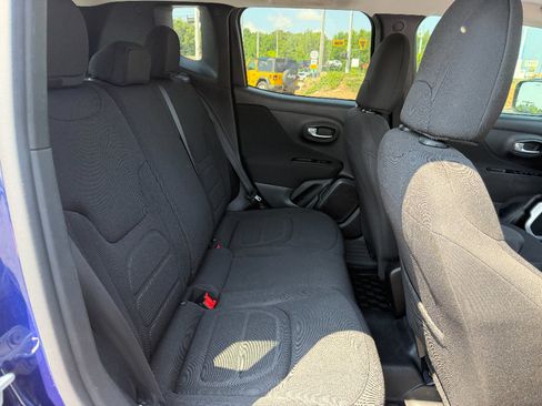 Used 2019 Jeep Renegade Latitude FWD image 14