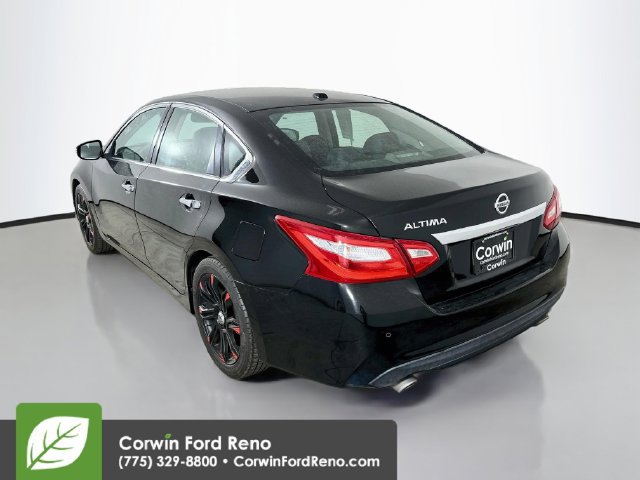 Used 2016 Nissan Altima 3.5 SL FWD image 5