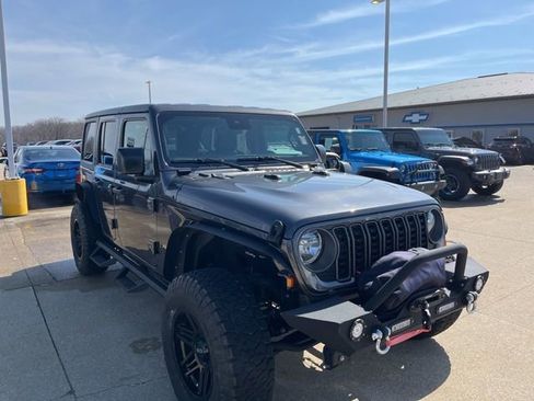 Used 2024 Jeep Wrangler Unlimited Sport AWD/4WD image 3