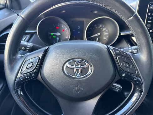 Used 2018 Toyota C-HR XLE FWD image 23