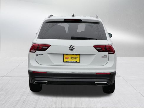 Used 2018 Volkswagen Tiguan SE w/ Panoramic Sunroof Package image 6