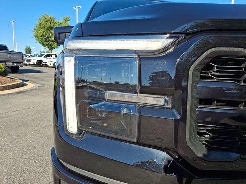 Used 2025 Ford F150 Lariat AWD/4WD image 9