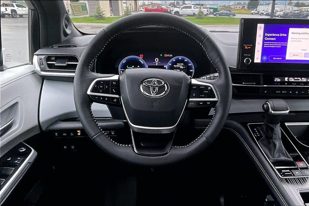 Used 2025 Toyota Sienna XSE AWD/4WD image 5