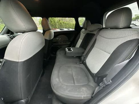 Used 2016 Kia Soul + w/ Audio Package FWD image 18