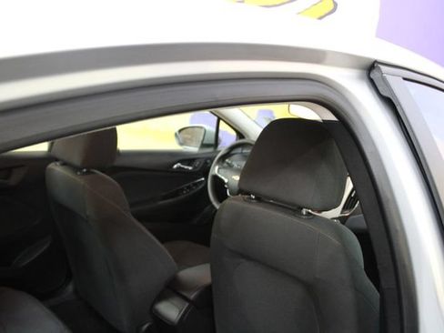 Used 2018 Chevrolet Cruze LS FWD image 10