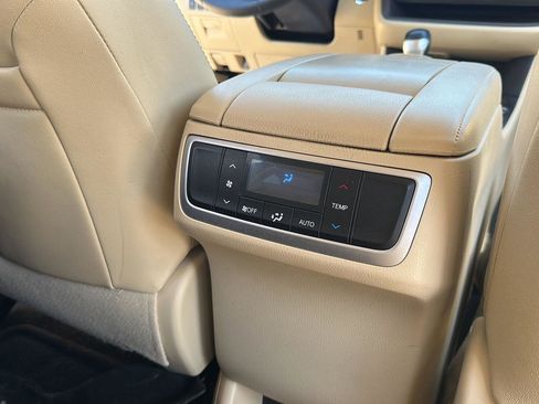 Used 2016 Toyota Highlander XLE image 22