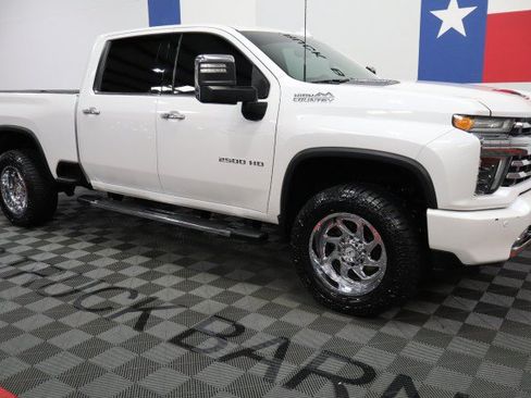 Used 2020 Chevrolet Silverado 2500 High Country w/ Technology Package AWD/4WD image 23