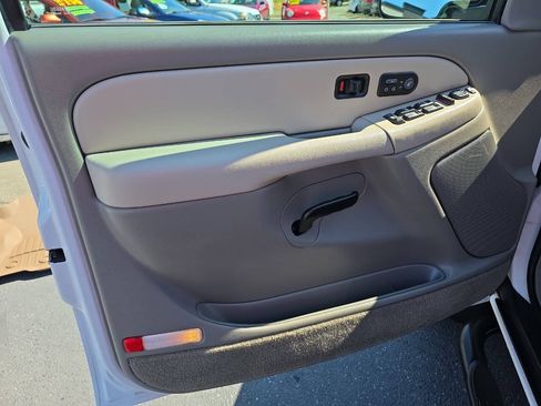 Used 2001 Chevrolet Suburban 2500 LT w/ LT Preferred Equipment Group AWD/4WD image 25