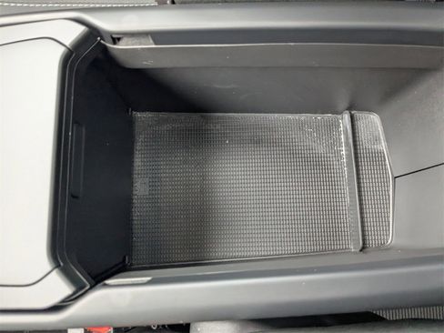 Used 2023 Volvo XC40 Recharge Ultimate image 30