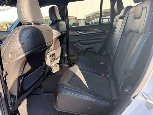 New 2025 Jeep Grand Cherokee Altitude image 18