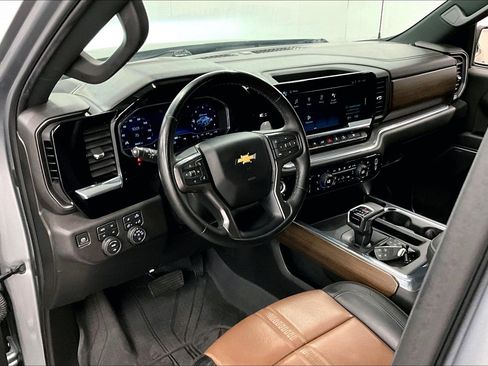 Used 2024 Chevrolet Silverado 1500 High Country w/ LPO, Dark Essentials Package AWD/4WD image 16