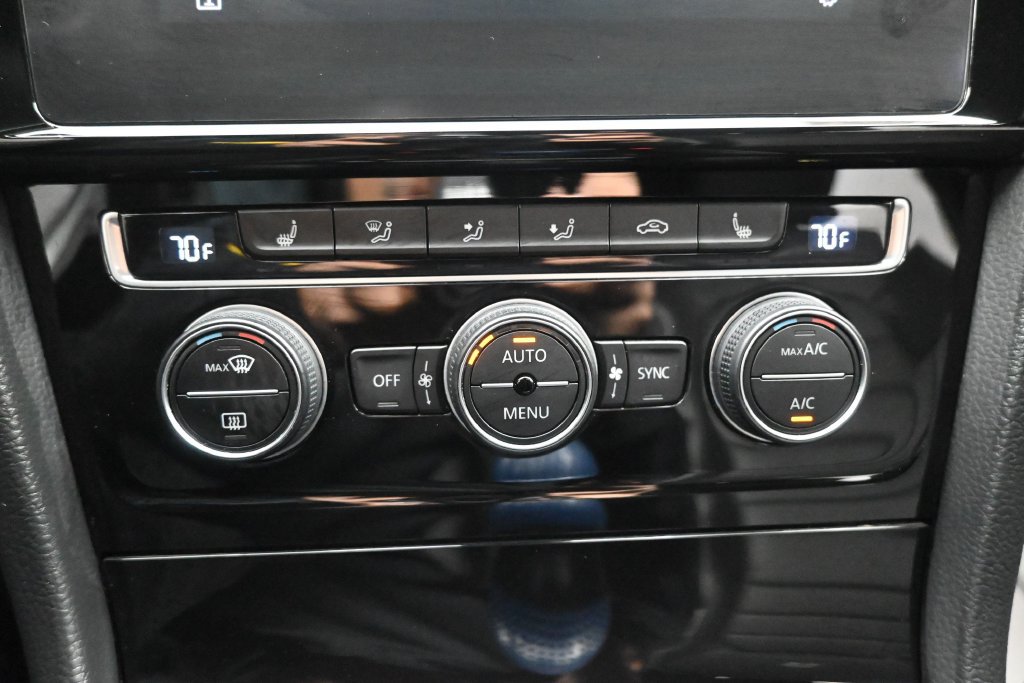 Used 2019 Volkswagen Golf R 4-Door AWD/4WD image 17