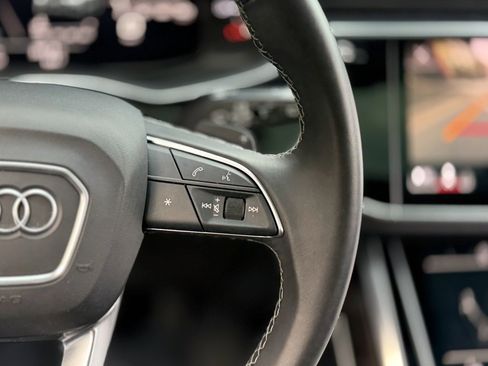 Used 2021 Audi Q8 Premium image 45