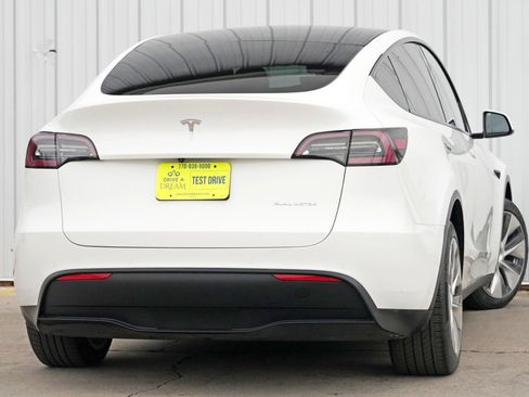 Used 2020 Tesla Model Y Long Range image 5