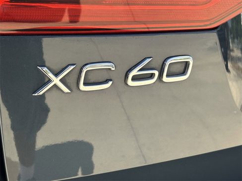 Used 2024 Volvo XC60 B5 Plus image 10