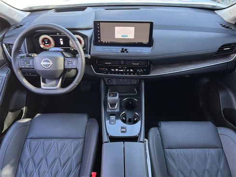 Certified 2025 Nissan Rogue Platinum w/ Tech Package image 9