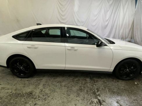 Certified 2025 Honda Accord SE image 9