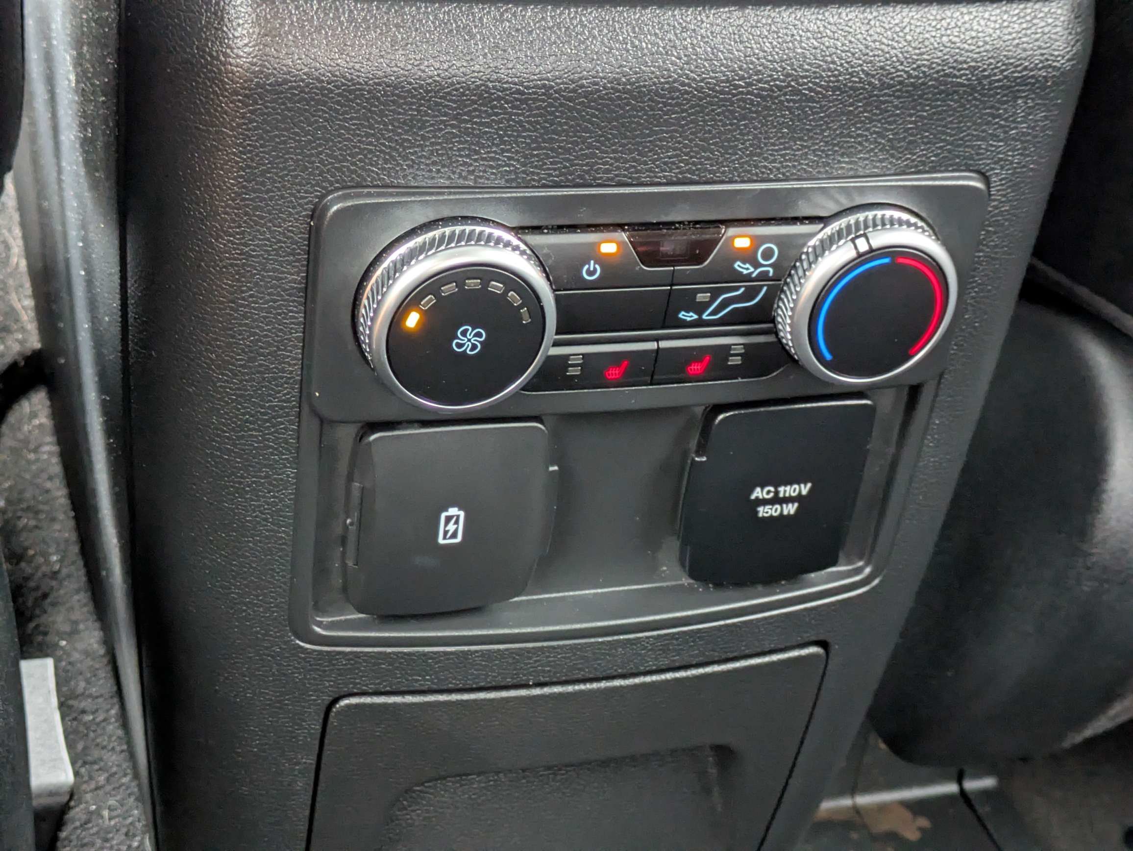 Used 2023 Ford Explorer Limited w/ Limited Technology Package RWD image 18