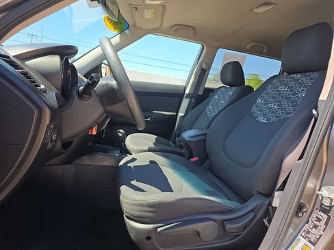 Used 2011 Kia Soul + w/ Audio Pkg FWD image 11