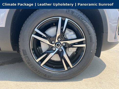 New 2026 Volvo XC40 B5 Plus image 10