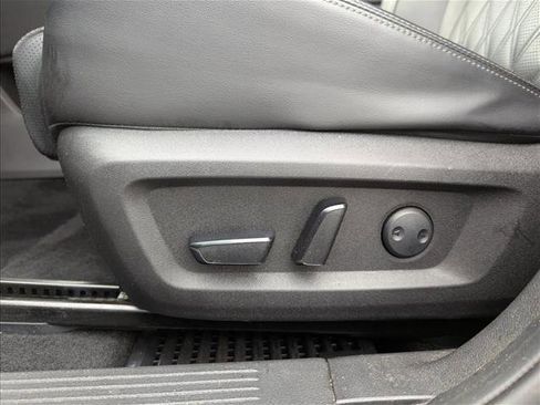 Used 2025 Nissan Rogue Platinum image 11