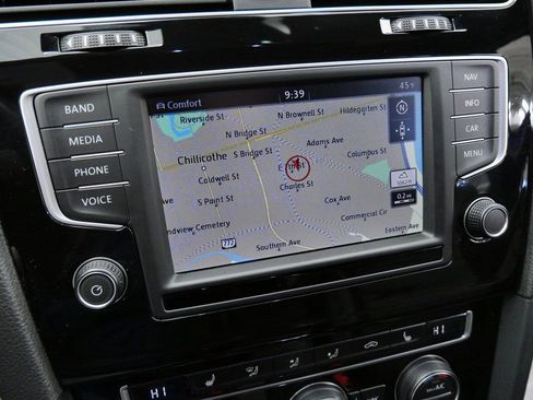 Used 2017 Volkswagen Golf R 4-Door image 30