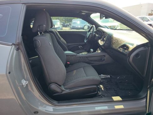 Used 2019 Dodge Challenger SXT RWD image 27