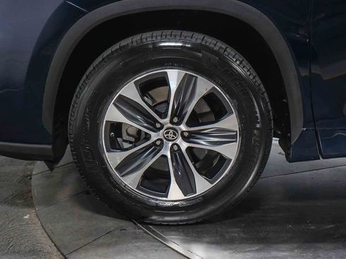 Certified 2020 Toyota Highlander XLE FWD image 10