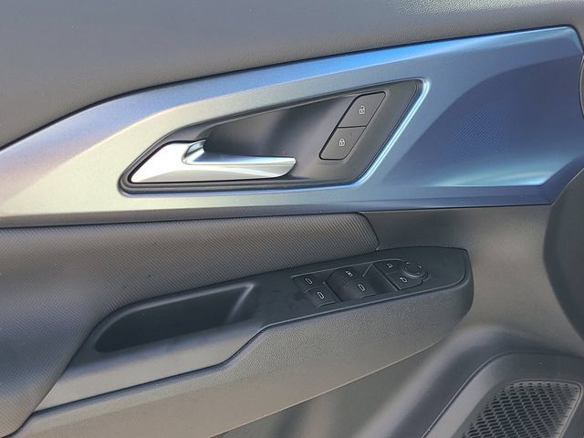 New 2026 Chevrolet Equinox EV LT w/ LPO, Blackout Package FWD image 20