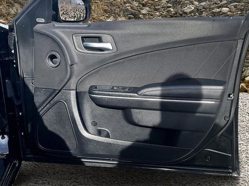 Used 2017 Dodge Charger SXT image 22