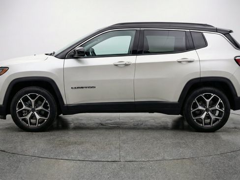 Used 2025 Jeep Compass Limited AWD/4WD image 5