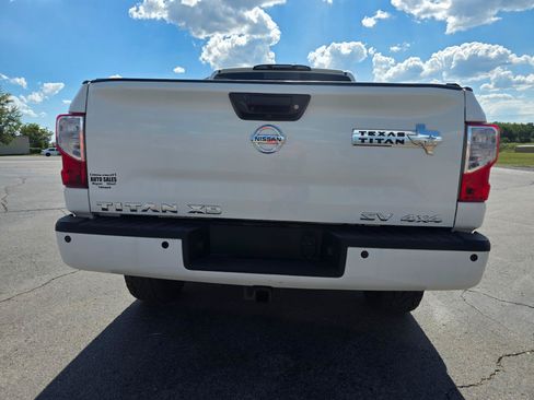 Used 2018 Nissan Titan SV w/ SV Convenience Package AWD/4WD image 5