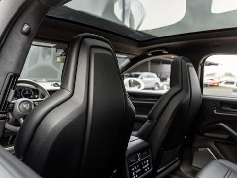 New 2025 Porsche Cayenne Turbo AWD/4WD image 27