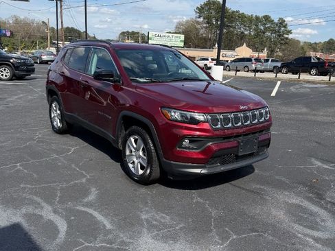 Used 2022 Jeep Compass Latitude AWD/4WD image 3