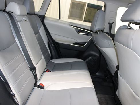 Used 2020 Toyota RAV4 XLE Premium AWD/4WD image 28
