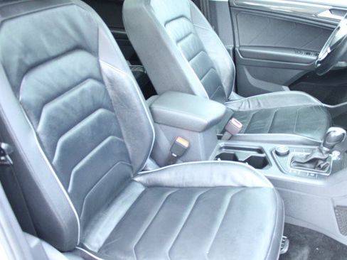Used 2019 Volkswagen Tiguan SEL Premium w/ 3rd Row Seat Package AWD/4WD image 12