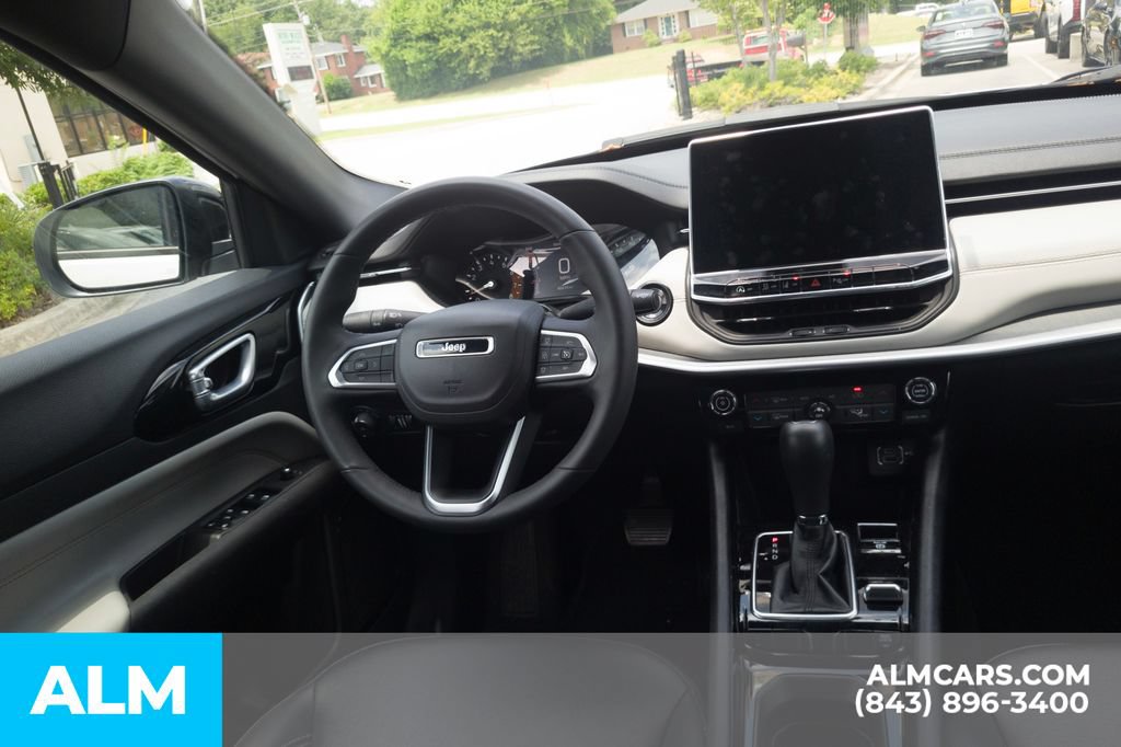 Used 2025 Jeep Compass Limited AWD/4WD image 21