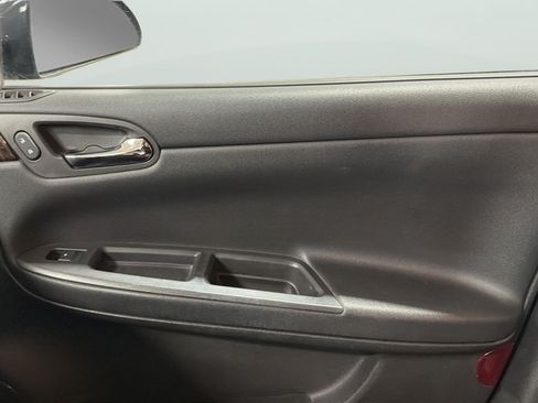 Used 2016 Chevrolet Impala LT FWD image 13