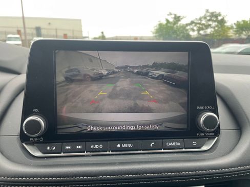 Used 2025 Nissan Rogue SV AWD/4WD image 24