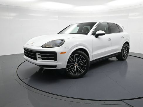 Certified 2026 Porsche Cayenne AWD/4WD image 28
