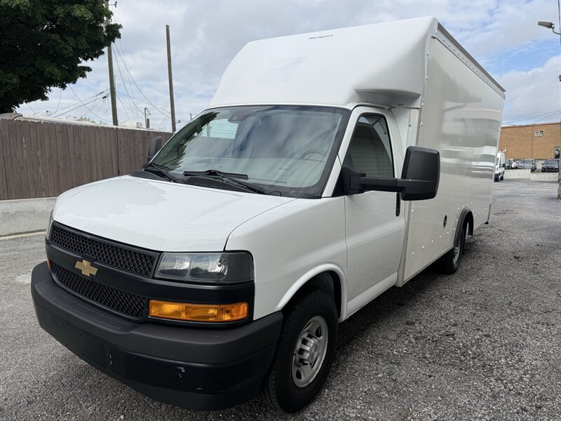Used 2022 Chevrolet Express 3500 w/ Power Convenience Package RWD image 2