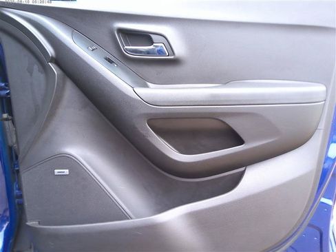 Used 2017 Chevrolet Trax Premier w/ Driver Confidence II Package FWD image 16
