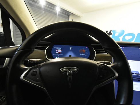 Used 2016 Tesla Model X 90D image 22