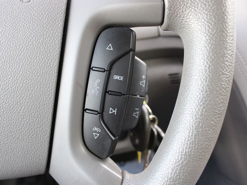 Used 2016 Chevrolet Traverse LS image 28