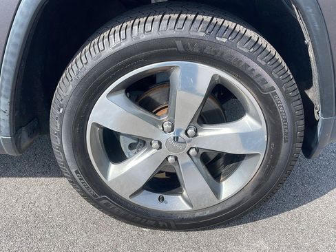 Used 2016 Jeep Grand Cherokee Limited AWD/4WD image 9