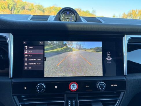 Certified 2025 Porsche Macan image 23