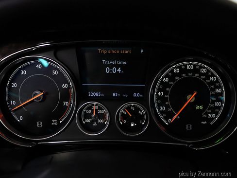 Used 2018 Bentley Flying Spur V8 image 21