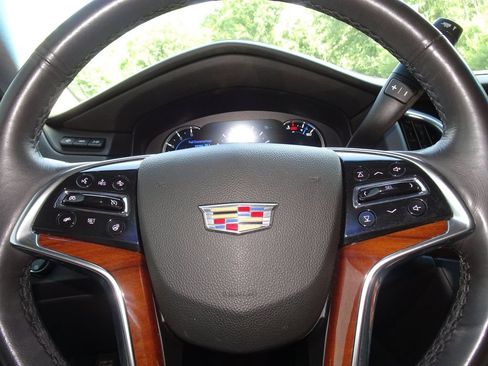 Used 2020 Cadillac Escalade Luxury AWD/4WD image 19